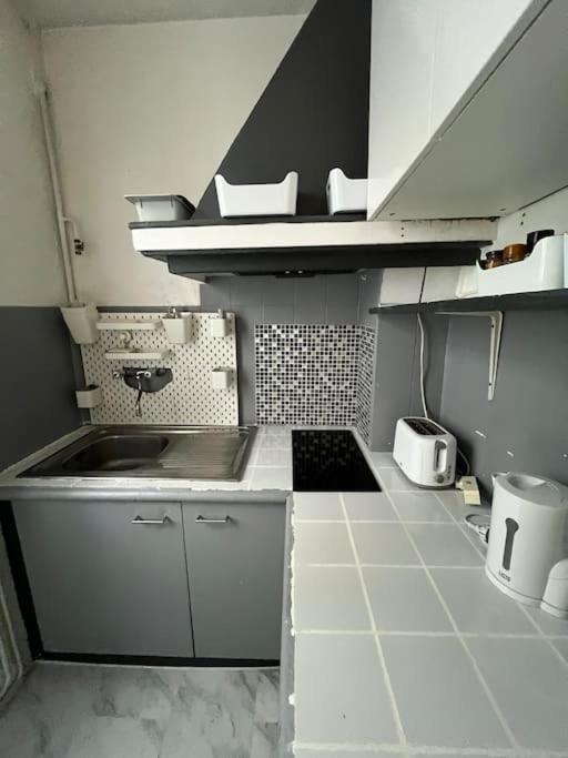 Montmartre Joli 2 Pieces Au Pied Du Sacre Coeur Apartment Париж Екстериор снимка